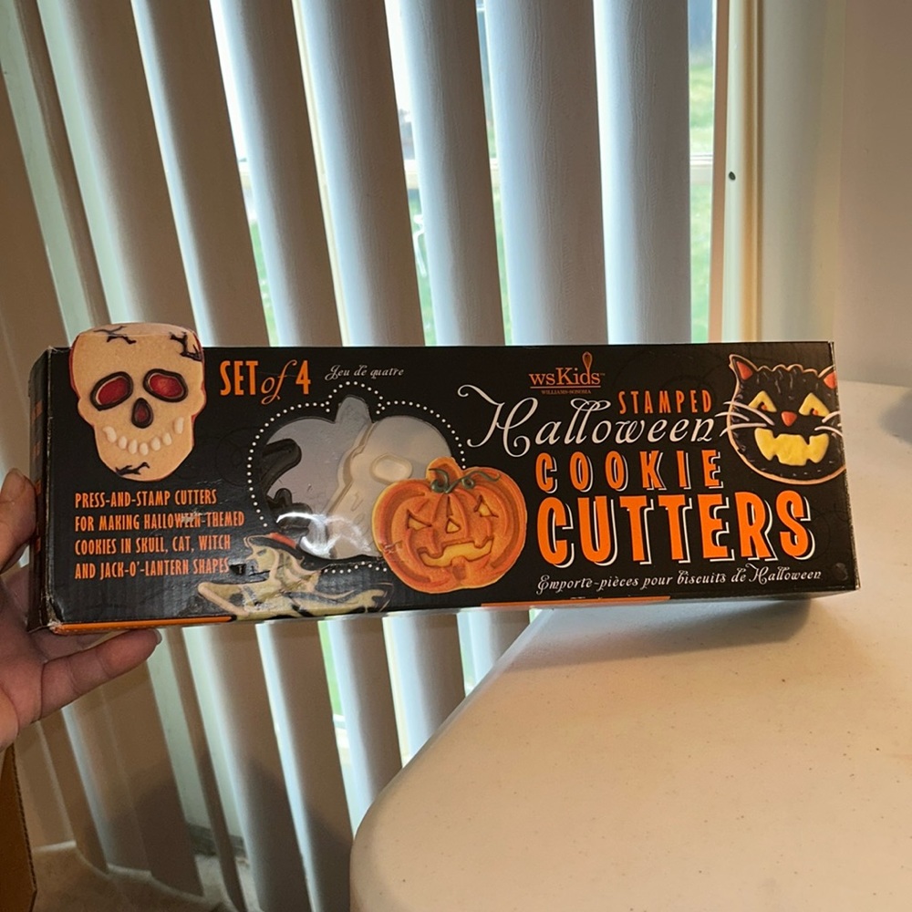 NIB Williams Sonoma wsKids Halloween Stamped Cookie Cutters- Set of 4